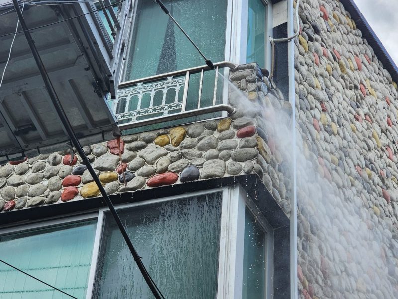 동구 외벽청소 작업 중 현장 사진