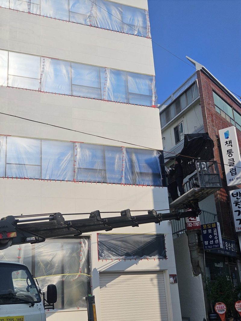 대구광역시 외벽청소 작업 중 현장 사진