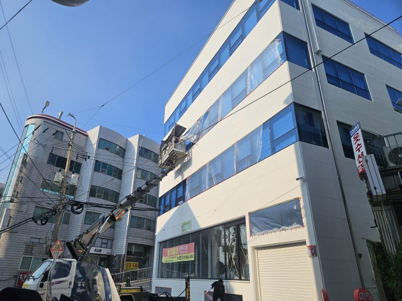 외벽청소 작업 중 현장 사진