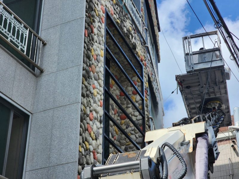 사하구 외벽청소 작업 중 현장 사진
