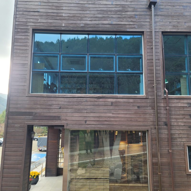 유리창청소 작업 후 현장 사진