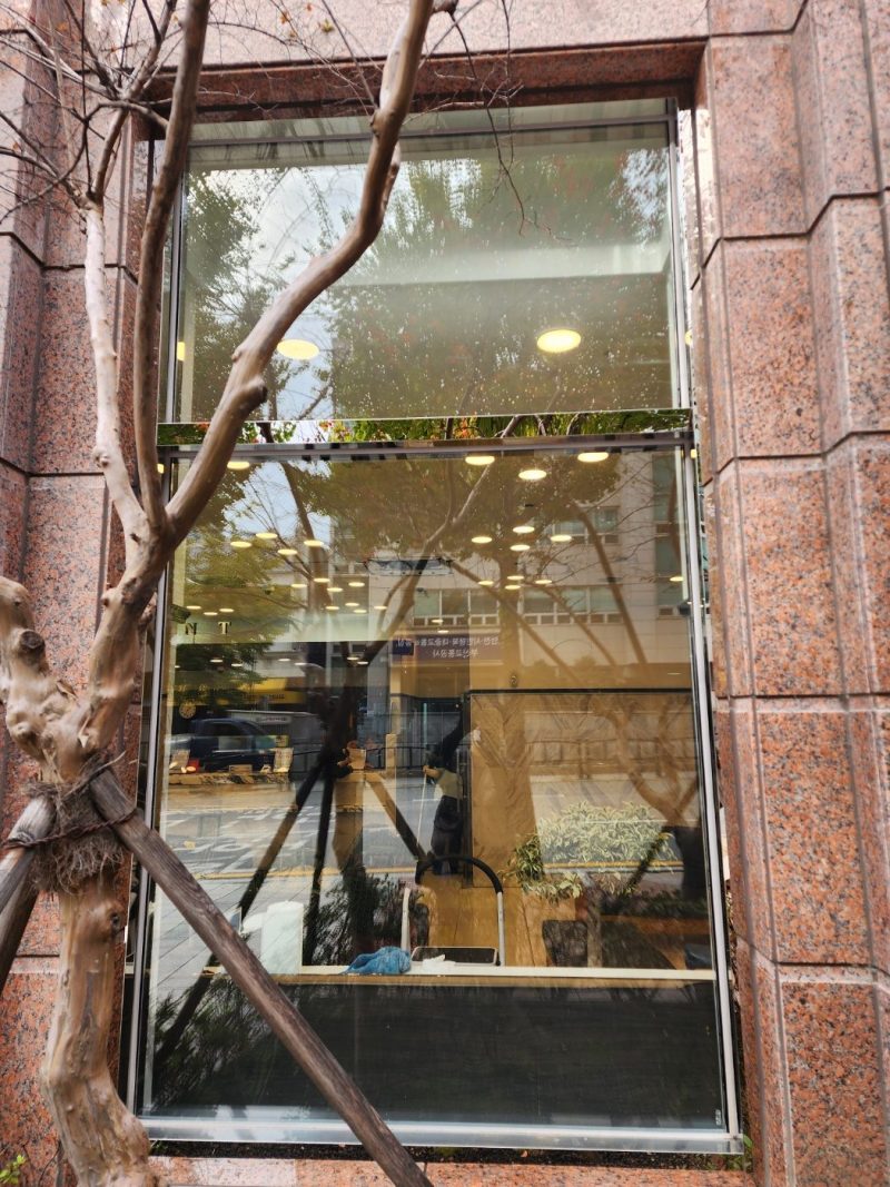 부산대 유리창청소 작업 후 현장 사진