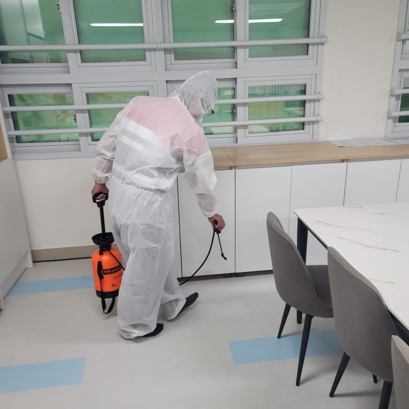 서구 학교청소 작업 중 현장 사진