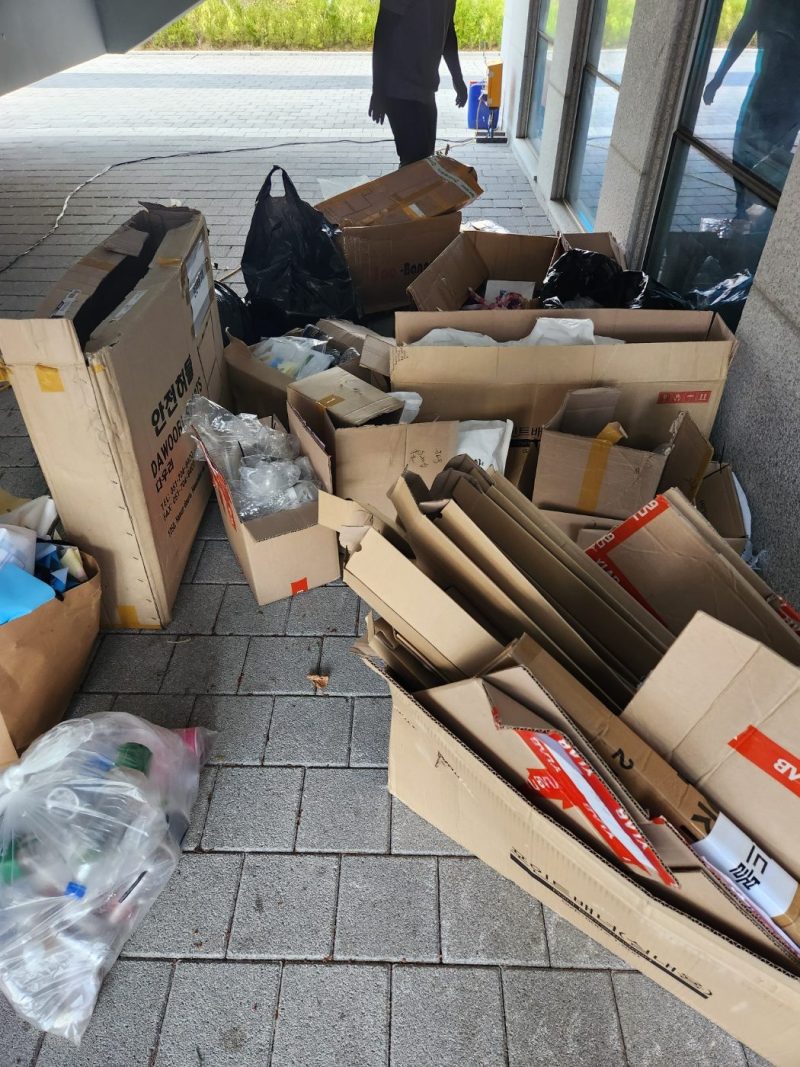 대구광역시 행사장청소 작업 중 현장 사진