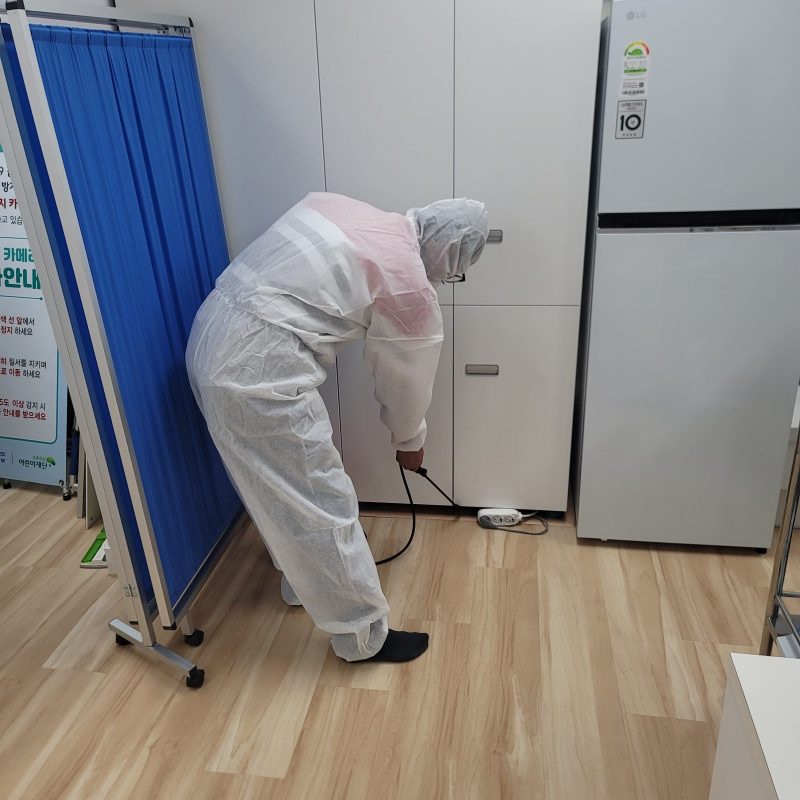 장산 학교청소 작업 중 현장 사진