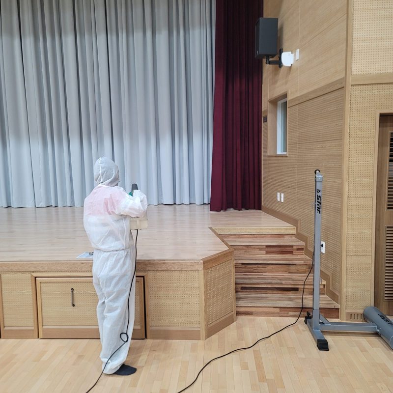 창원시 학교청소 작업 중 현장 사진