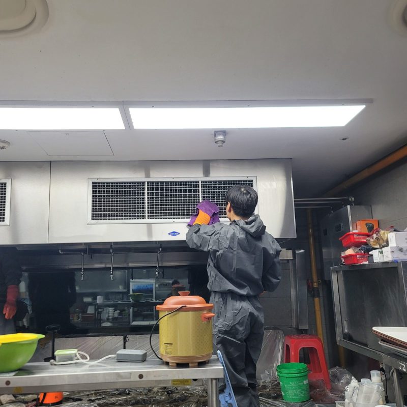 부산진구 청소 작업 중 현장 사진