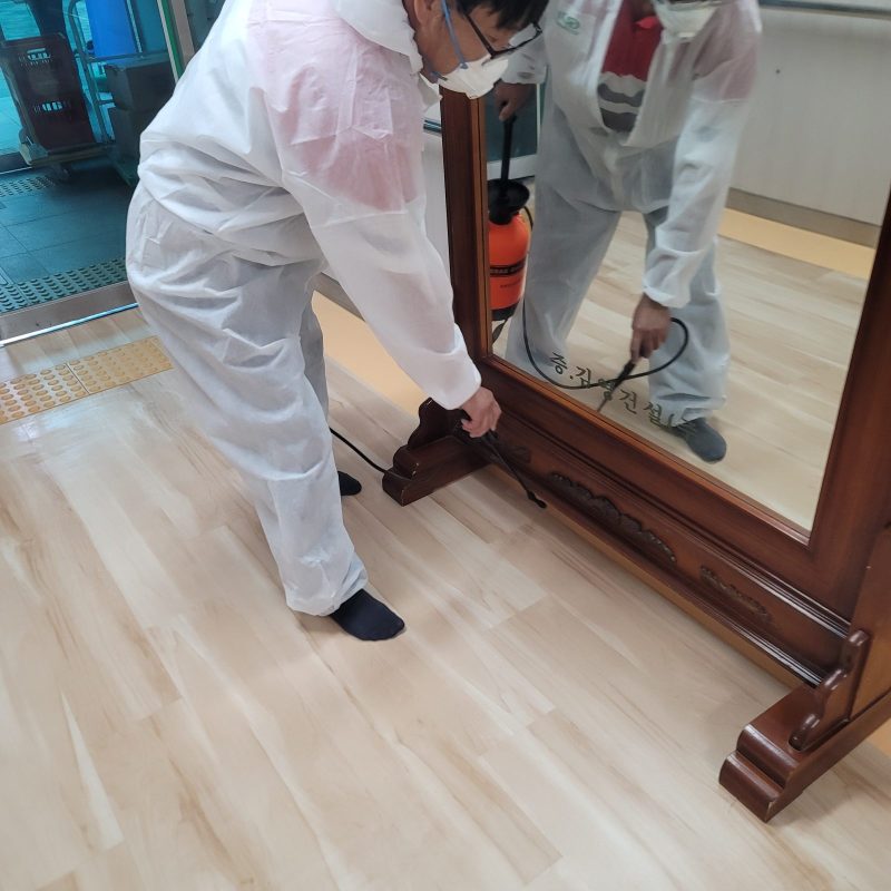 동래구 학교청소 작업 중 현장 사진