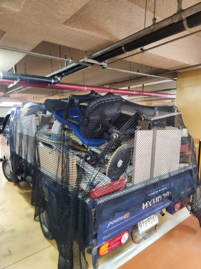 폐기물 처리 작업 중 현장 사진